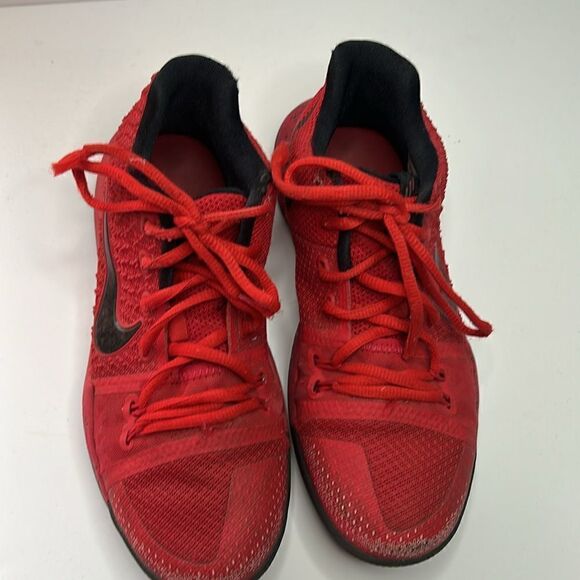 NIKE KYRIE 3 x THREE POINT CONTEST CANDY APPLE - Picture 3 of 8